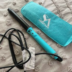 Straight ahead curling wand! Brand new!!